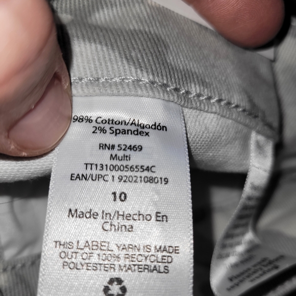 Time and Tru Relaxed Fit Mid-Rise Shorts - Picture 3 of 5